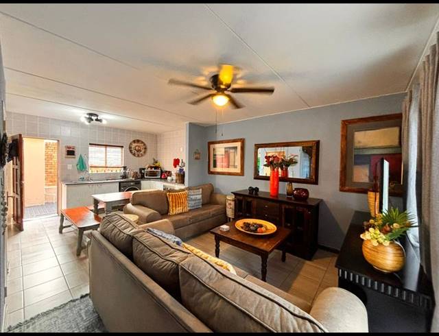 2 BEDROOM TOWNHOUSE FOR SALE IN FLORIDA GLEN